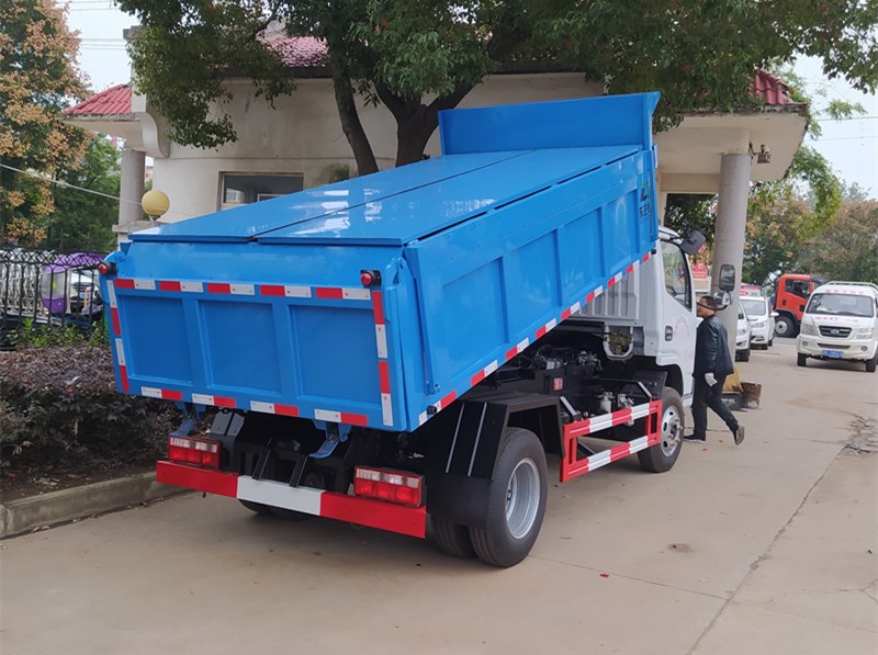 東風(fēng)5方污泥清運(yùn)車(chē)